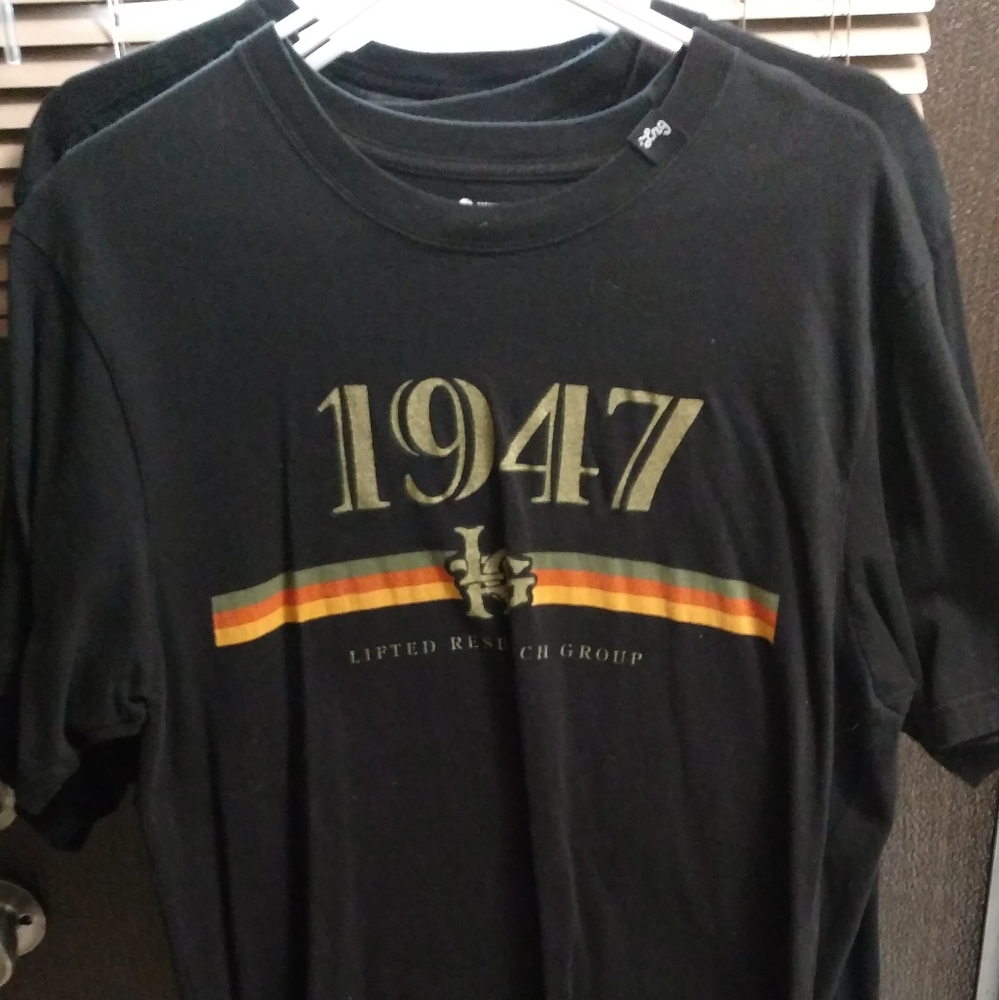LRG TSHIRT
